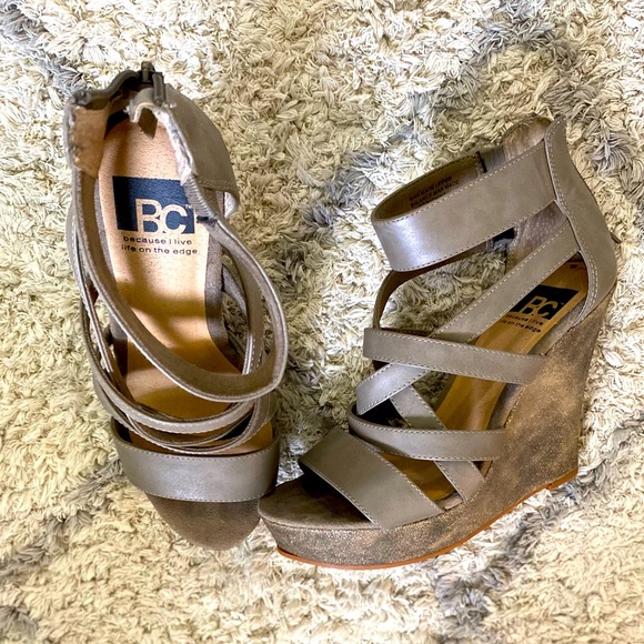 BC strapy wedge heel, size 6.5 - Picture 4 of 4